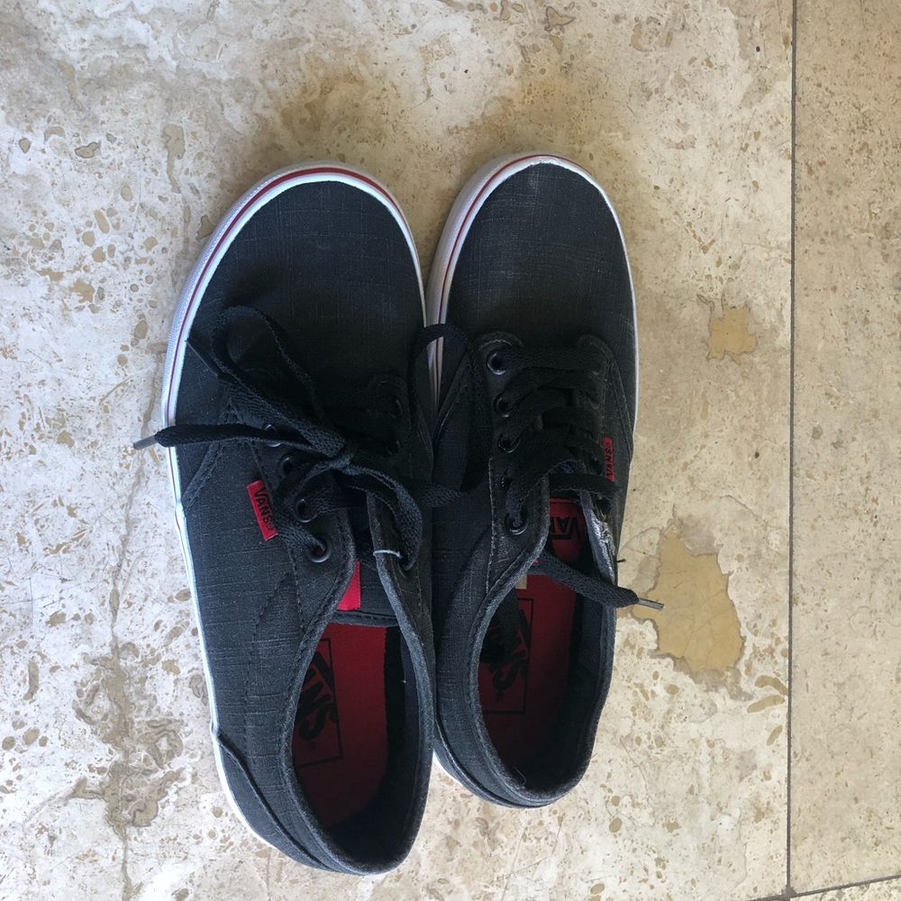 Vans men’s 6.5/ women’s 5 Distressed black look